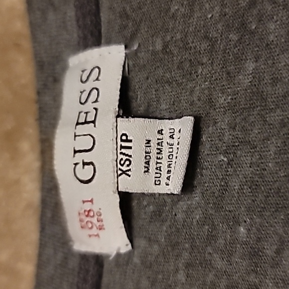 Guess Logo T-Shirt - Picture 3 of 4